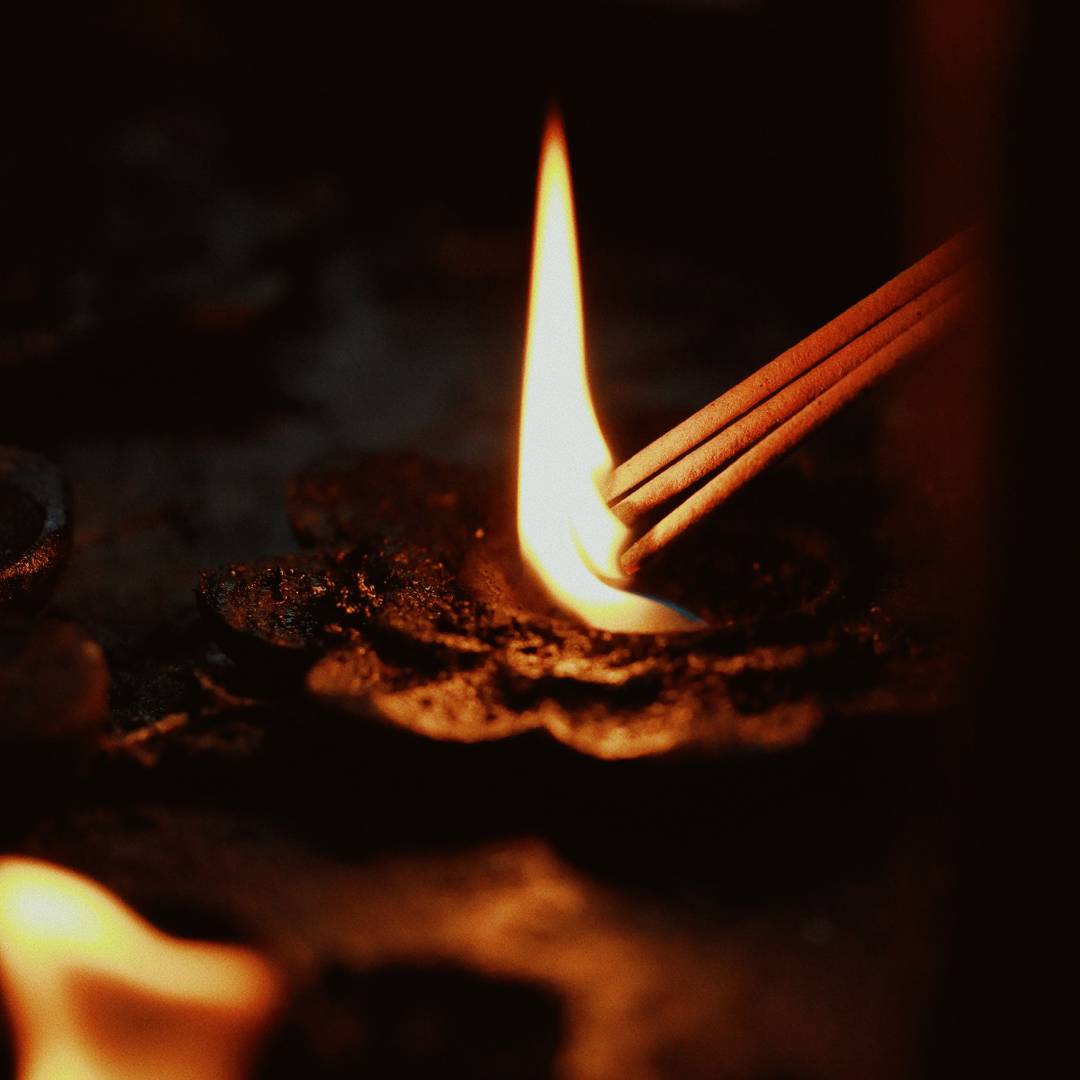 The Therapeutic Aroma Health Benefits of Cinnamon Incense